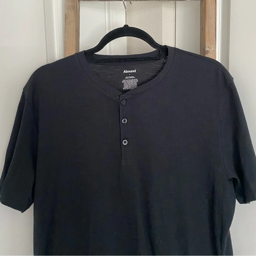 NWOT - Men’s Abound Button T-Shirt - Size Large - Picture 3 of 4